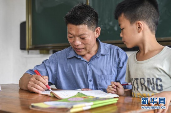 ��ͼƬ���£���4��һ��һУ��ʮ�� ������կ��ͯ��ѧ��