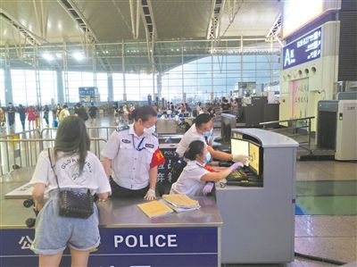 端午假期社区民警交警等一线值守人员坚守岗位为市民“保驾护航”
