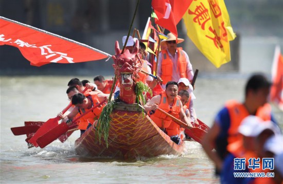 （新華全媒頭條·圖文互動）（5）線上線下消費升溫 文旅活動邁上“雲端”——端午假期透視我國經濟高質量發展新動力