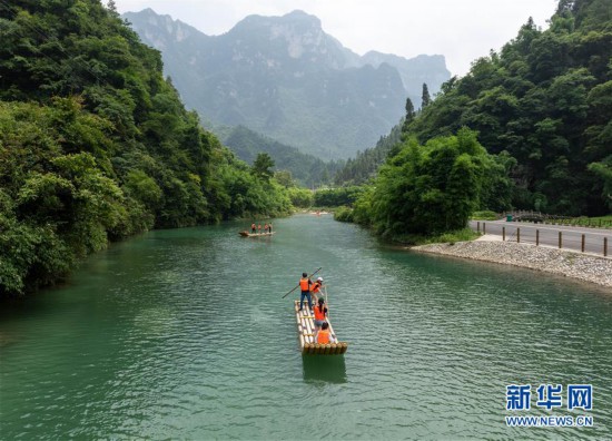 （新華全媒頭條·圖文互動）（1）線上線下消費升溫 文旅活動邁上“雲端”——端午假期透視我國經濟高質量發展新動力
