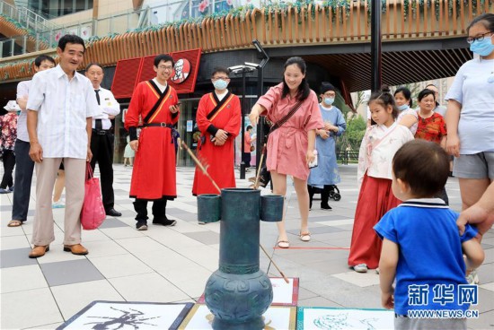（新華全媒頭條·圖文互動）（6）線上線下消費升溫 文旅活動邁上“雲端”——端午假期透視我國經濟高質量發展新動力