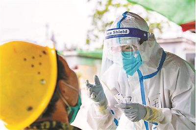 首医大师生志愿者助力全市核酸检测