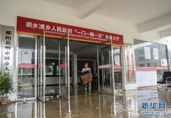 （防汛抗洪）（2）江西鄱陽遭遇暴雨