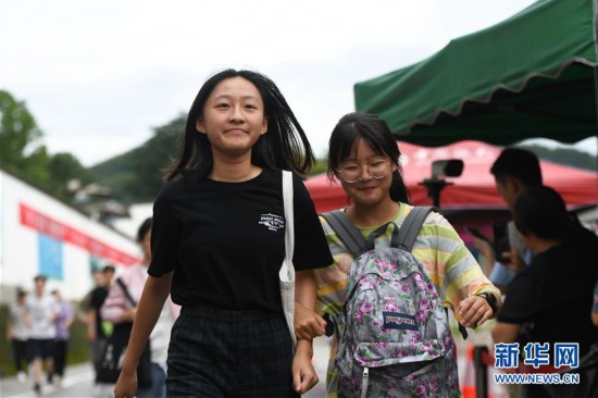（教育）（2）安徽歙縣高考延考科目考試結(jié)束