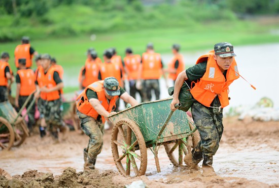 尽最大努力保障人民群众生命财产安全