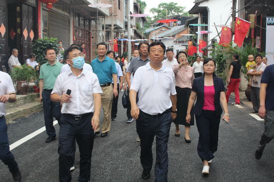 赵乐秦率考察团到兴安县调研田园综合体和新型城镇化