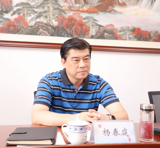 杨春庭与蒙山县委副书记,县长张银岳一行座谈交流