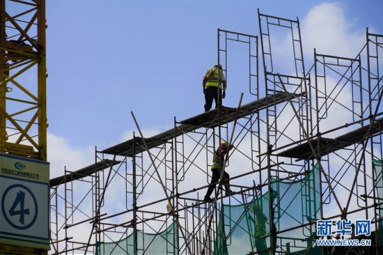 （国际·图文互动）（2）中国港湾科伦坡房建项目封顶