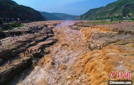 黃河壺口瀑布現“水岸齊平”景觀