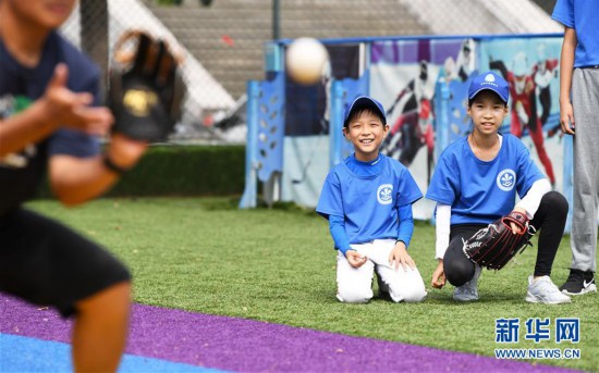 (体育)(11)全民健身——夏日里的棒球少年