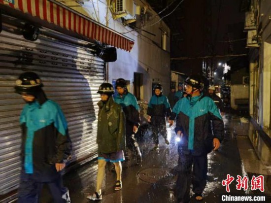 应急管理部门进行街头排查。 乐清市应急管理局供图 摄