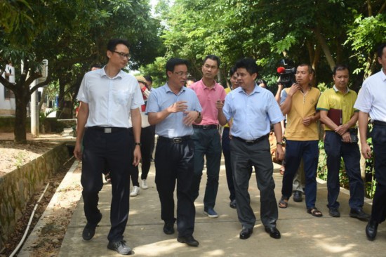 黄文聪听取张国辉关于"厕所革命"突出问题整改工作的情况汇报