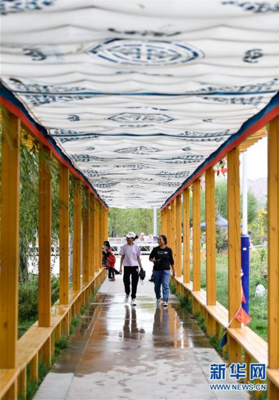 ���������ǵ�С�������2���¼��壺�ƺӰ��ߵ������ӱ�