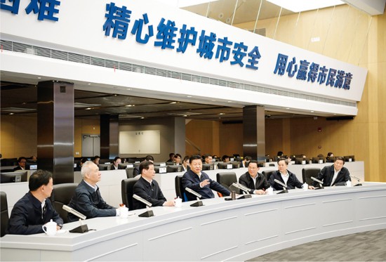 2018年11月6日至7日，中共中央总书记、国家主席、中央军委主席习近平在上海考察。这是6日下午，习近平在浦东新区城市运行综合管理中心了解上海城市精细化管理和国际贸易单一窗口运营情况。