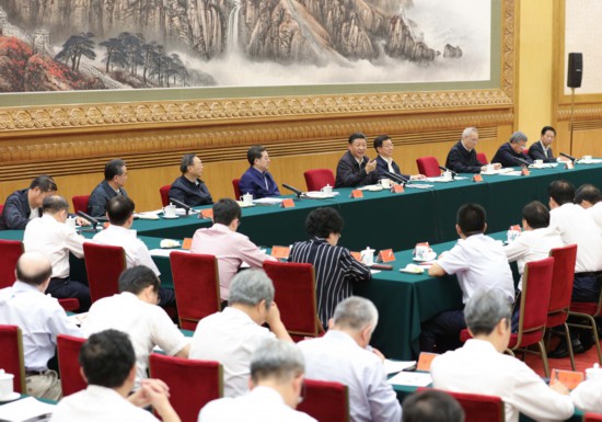 　　8月27日，中共中央总书记、国家主席、中央军委主席习近平在北京人民大会堂出席推进“一带一路”建设工作5周年座谈会并发表重要讲话。新华社记者 黄敬文 摄