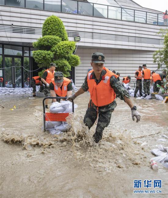 （防汛抗洪·圖文互動）（5）救援，在被洪水漫過的街巷之間——直擊重慶長江、嘉陵江抗洪一線