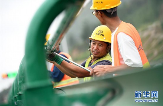（聚焦復(fù)工復(fù)產(chǎn)）（3）陜西：清子高速公路建設(shè)有序推進