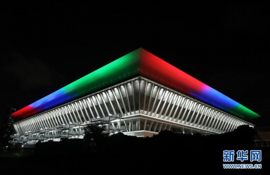 （體育）（3）東京以標志建筑亮燈方式紀念殘奧會倒計時一周年
