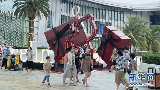 【行走自贸区】走进三亚国际免税城 感受海南免税购物热
