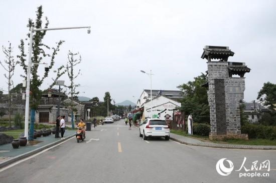 “金陵古風第一村”佘村村口 冷金明攝