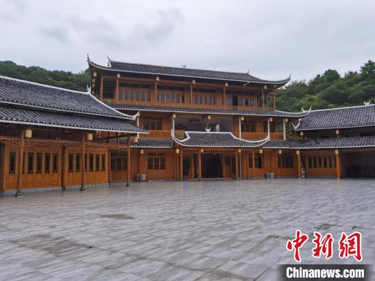 中國僑網圖為楊貴秋引資修建的休閑農庄。　周燕玲　攝