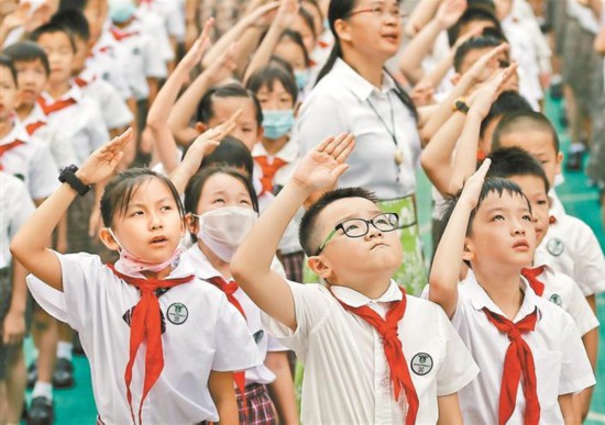 深圳一年級新生舉行“開筆禮”