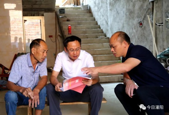 广西频道 专题视窗 广西灌阳县 灌阳要闻   在贫困户,脱贫户家中