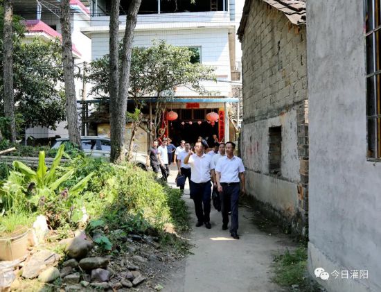 县委书记周春涌到新街镇,黄关镇调研