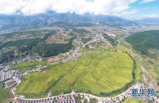 瞰大凉山美丽田园风光