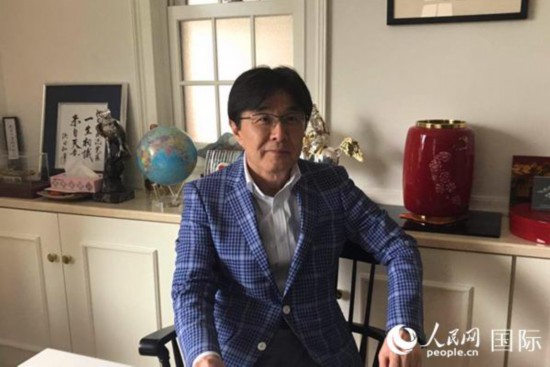 日本著名政治經濟學家、前參議院議員、國際未來科學研究所代表、清華大學國家戰略研究院客座研究員浜田和幸接受人民網記者專訪。
