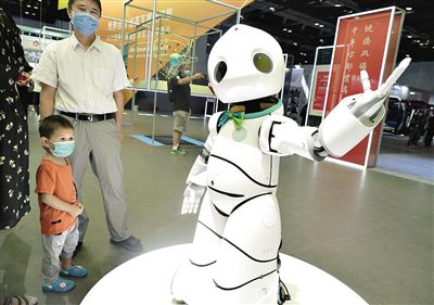 工业机器人加速普及进程 中国人工智能服务不断走向全球消费者