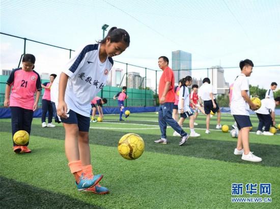 （體育）（7）天台上的足球課堂