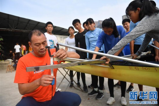 （體育·圖片故事）（17）賽艇小將