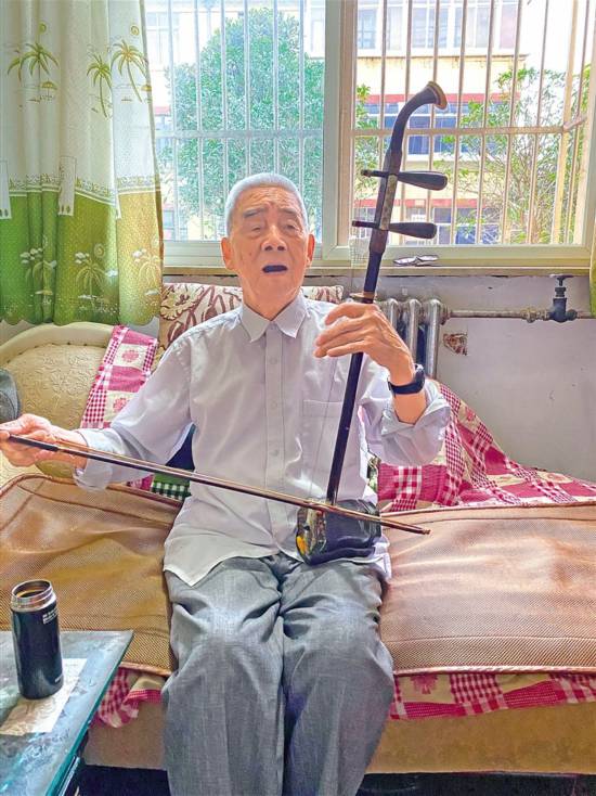 拉起二胡,再为西藏唱首歌