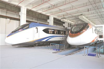 最快地铁列车亮相广州 时速160公里