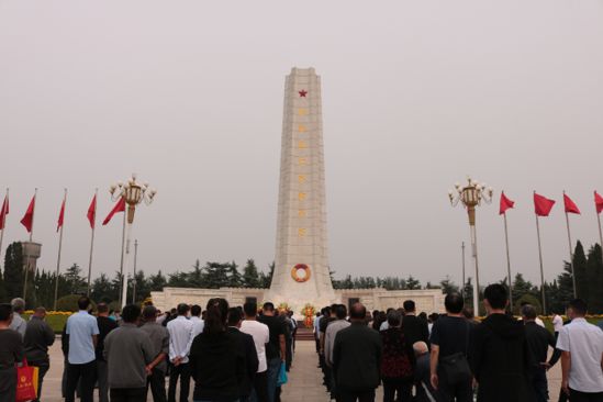 时隔72年 154名聊城籍烈士的名字刻上开封战役英烈墙
