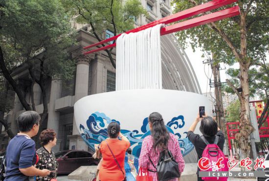 　　不少游客提前來打卡拍照。     均為長沙晚報全媒體記者 鄒麟 攝