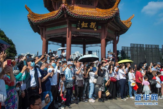 (新华全媒头条·图文互动)(2)大美中国看活力——来自国庆黄金周的一线观察