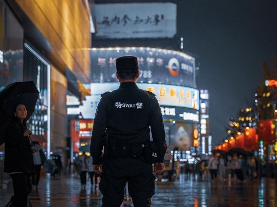 國慶假期，長沙特警隊員在街面上值守。 長沙警方供圖
