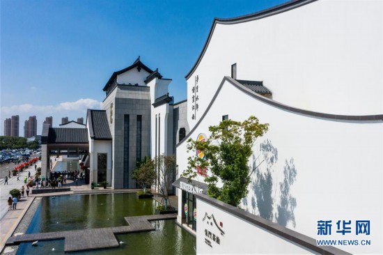 （社會）（5） 江蘇陽澄湖：高速服務區 旅途“新景點”