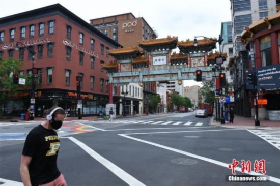 �����еĻ�ʢ�����˽֡� <a target='_blank'  data-cke-saved-href='http://www.chinanews.com/' href='http://www.chinanews.com/'><p  align=