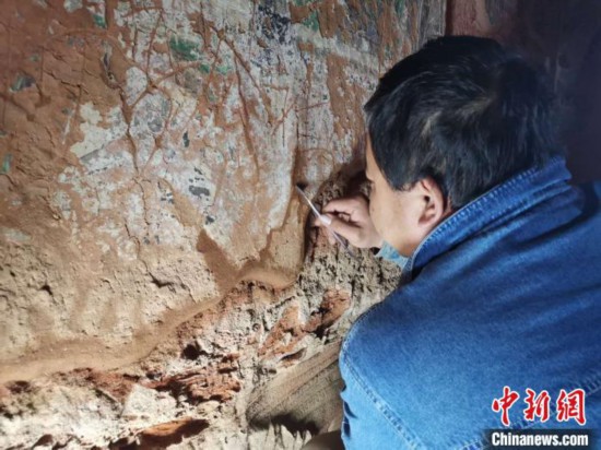 “草原敦煌”阿爾寨石窟已完成10座石窟壁畫修復保護
