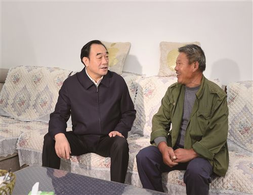 市委书记周铁根深入睢宁县庆安镇开展扶贫慰问工作.