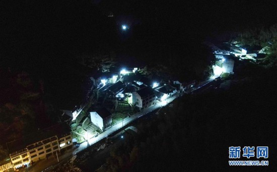 (社会)(3)“结对帮扶”点亮山村夜行路