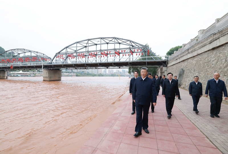 2024年9月11日,习近平总书记在黄河兰州中山桥段考察。 2024年9月11日,习近平总书记在黄河兰州中山桥段考察。