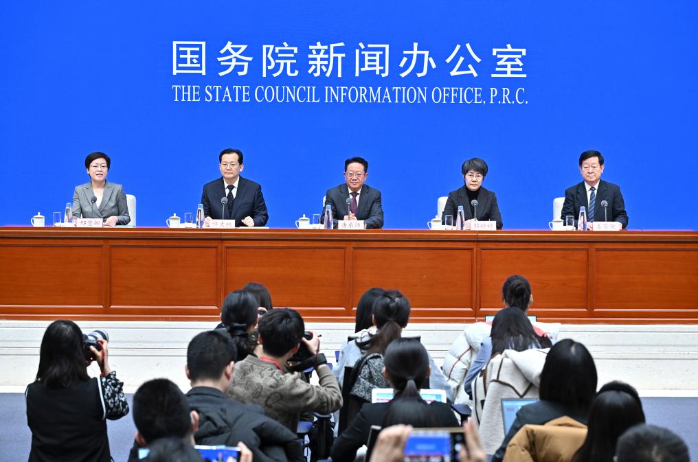 2月28日,国务院新闻办公室在北京举行国务院政策例行吹风会,民政部副部长唐承沛、财政部副部长郭婷婷、自然资源部副部长许大纯、住房城乡建设部副部长姜万荣和国务院新闻办公室新闻发言人介绍2024年国务院部门办理全国人大代表建议和全国政协提案工作有关情况,并答记者问。新华社记者 李鑫 摄 2月28日,国务院新闻办公室在北京举行国务院政策例行吹风会,民政部副部长唐承沛、财政部副部长郭婷婷、自然资源部副部长许大纯、住房城乡建设部副部长姜万荣和国务院新闻办公室新闻发言人介绍2024年国务院部门办理全国人大代表建议和全国政协提案工作有关情况,并答记者问。新华社记者 李鑫 摄