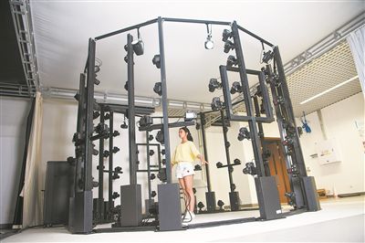 华南理工大学未来技术学院学生在实验室开展试验。受访单位供图 华南理工大学未来技术学院学生在实验室开展试验。受访单位供图