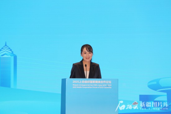 5月23日,在2025上合组织国家媒体合作论坛青年文化交流营活动中,人民日报社记者阿尔达克·塔巴拉克发言。石榴云/新疆日报记者 李雄心摄 5月23日,在2025上合组织国家媒体合作论坛青年文化交流营活动中,人民日报社记者阿尔达克·塔巴拉克发言。石榴云/新疆日报记者 李雄心摄