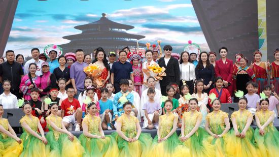 杨娟将利川丰富的非物质文化遗产融入助学活动。通讯员 供图 杨娟将利川丰富的非物质文化遗产融入助学活动。通讯员 供图
