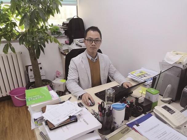 我国废旧玻璃制品回收率偏低，专家建议玻璃瓶强制回收应立法